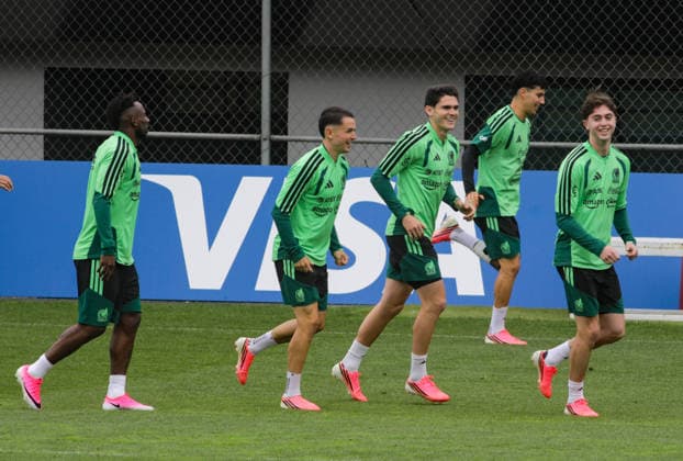 June 9, 2026, Mexico City, Ciudad de Mexico, Mexico: Israel Reyes, Brian Gutierrez, Julian Quio±ones of Mexican national football team warms-up during the training day ahead the 2026 FIFA World Cup, WM, Weltmeisterschaft, Fussball Group A match against South Africa at High Performance Center (CAR). on June 9, 2026 in Mexico City, Mexico. Mexico City Mexico - ZUMAe321 20260609_zsa_e321_154 Copyright: xIanxRoblesx