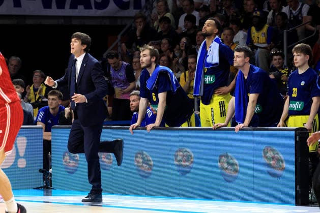 DEU, easyCredit BBL, ALBA vs. Bamberg, 09.06.2026, Max-Schmeling-Halle, Berlin, DEU, easyCredit BBL, ALBA vs. Bamberg, im Bild CHEFTRAINER Pedro Calles (ALBA Berlin), ALBA-Spielerbank