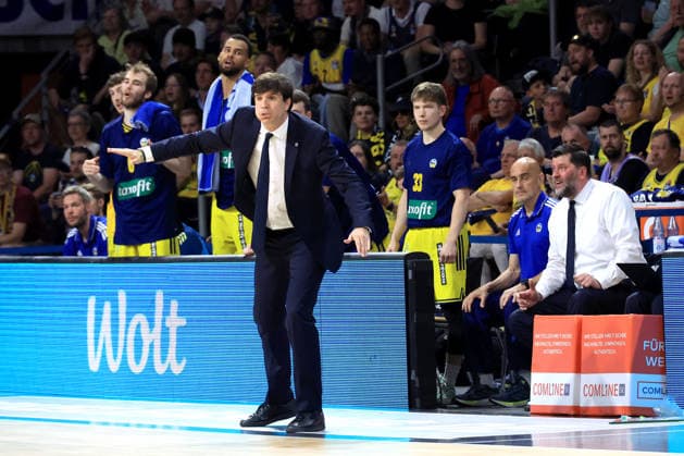 DEU, easyCredit BBL, ALBA vs. Bamberg, 09.06.2026, Max-Schmeling-Halle, Berlin, DEU, easyCredit BBL, ALBA vs. Bamberg, im Bild CHEFTRAINER Pedro Calles (ALBA Berlin), ALBA-Spielerbank