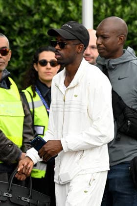 FOOTBALL : Depart de L Equipe de France pour rejoindre les Etats Unis pour participer à la coupe du monde de la FIFA - 10 06 2026 OusmaneDembele - L Equipe de France de football s envole du Bourget pour rejoindre Boston aux Etats Unis pour participer à la coupe du monde de la FIFA (du 11 juin au 19 juillet, aux Etats-Unis, au Canada et au Mexique), le 10 juin 2026. The French national football team is flying from Le Bourget to Boston in the United States to participate in the FIFA World Cup, WM, Weltmeisterschaft, Fussball (from June 11 to July 19, in the United States, Canada and Mexico), on June 10, 2026. Le BourgetFrance Copyright: xPierrexPerusseaux xBestimagex