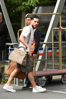 FOOTBALL : Depart de L Equipe de France pour rejoindre les Etats Unis pour participer à la coupe du monde de la FIFA - 10 06 2026 Rayan Cherki - L Equipe de France de football s envole du Bourget pour rejoindre Boston aux Etats Unis pour participer à la coupe du monde de la FIFA (du 11 juin au 19 juillet, aux Etats-Unis, au Canada et au Mexique), le 10 juin 2026. The French national football team is flying from Le Bourget to Boston in the United States to participate in the FIFA World Cup, WM, Weltmeisterschaft, Fussball (from June 11 to July 19, in the United States, Canada and Mexico), on June 10, 2026. Le BourgetFrance Copyright: xPierrexPerusseaux xBestimagex