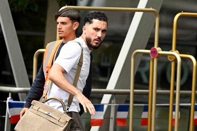 FOOTBALL : Depart de L Equipe de France pour rejoindre les Etats Unis pour participer à la coupe du monde de la FIFA - 10 06 2026 Rayan Cherki - L Equipe de France de football s envole du Bourget pour rejoindre Boston aux Etats Unis pour participer à la coupe du monde de la FIFA (du 11 juin au 19 juillet, aux Etats-Unis, au Canada et au Mexique), le 10 juin 2026. The French national football team is flying from Le Bourget to Boston in the United States to participate in the FIFA World Cup, WM, Weltmeisterschaft, Fussball (from June 11 to July 19, in the United States, Canada and Mexico), on June 10, 2026. Le BourgetFrance Copyright: xPierrexPerusseaux xBestimagex