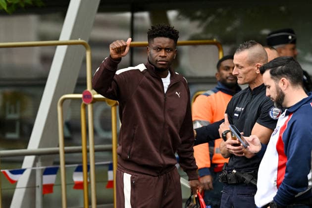 FOOTBALL : Depart de L Equipe de France pour rejoindre les Etats Unis pour participer à la coupe du monde de la FIFA - 10 06 2026 Brice Samba - L Equipe de France de football s envole du Bourget pour rejoindre Boston aux Etats Unis pour participer à la coupe du monde de la FIFA (du 11 juin au 19 juillet, aux Etats-Unis, au Canada et au Mexique), le 10 juin 2026. The French national football team is flying from Le Bourget to Boston in the United States to participate in the FIFA World Cup, WM, Weltmeisterschaft, Fussball (from June 11 to July 19, in the United States, Canada and Mexico), on June 10, 2026. Le BourgetFrance Copyright: xPierrexPerusseaux xBestimagex