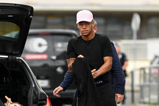 FOOTBALL : Depart de L Equipe de France pour rejoindre les Etats Unis pour participer à la coupe du monde de la FIFA - 10 06 2026 Desire Doue - L Equipe de France de football s envole du Bourget pour rejoindre Boston aux Etats Unis pour participer à la coupe du monde de la FIFA (du 11 juin au 19 juillet, aux Etats-Unis, au Canada et au Mexique), le 10 juin 2026. The French national football team is flying from Le Bourget to Boston in the United States to participate in the FIFA World Cup, WM, Weltmeisterschaft, Fussball (from June 11 to July 19, in the United States, Canada and Mexico), on June 10, 2026. Le BourgetFrance Copyright: xPierrexPerusseaux xBestimagex