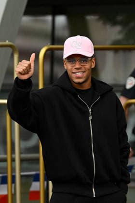 FOOTBALL : Depart de L Equipe de France pour rejoindre les Etats Unis pour participer à la coupe du monde de la FIFA - 10 06 2026 Desire Doue - L Equipe de France de football s envole du Bourget pour rejoindre Boston aux Etats Unis pour participer à la coupe du monde de la FIFA (du 11 juin au 19 juillet, aux Etats-Unis, au Canada et au Mexique), le 10 juin 2026. The French national football team is flying from Le Bourget to Boston in the United States to participate in the FIFA World Cup, WM, Weltmeisterschaft, Fussball (from June 11 to July 19, in the United States, Canada and Mexico), on June 10, 2026. Le BourgetFrance Copyright: xPierrexPerusseaux xBestimagex