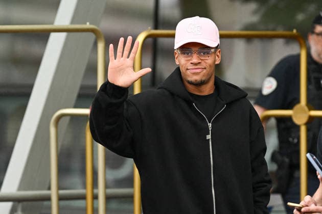 FOOTBALL : Depart de L Equipe de France pour rejoindre les Etats Unis pour participer à la coupe du monde de la FIFA - 10 06 2026 Desire Doue - L Equipe de France de football s envole du Bourget pour rejoindre Boston aux Etats Unis pour participer à la coupe du monde de la FIFA (du 11 juin au 19 juillet, aux Etats-Unis, au Canada et au Mexique), le 10 juin 2026. The French national football team is flying from Le Bourget to Boston in the United States to participate in the FIFA World Cup, WM, Weltmeisterschaft, Fussball (from June 11 to July 19, in the United States, Canada and Mexico), on June 10, 2026. Le BourgetFrance Copyright: xPierrexPerusseaux xBestimagex