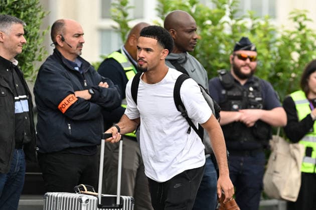 FOOTBALL : Depart de L Equipe de France pour rejoindre les Etats Unis pour participer à la coupe du monde de la FIFA - 10 06 2026 Warren Zaire-Emery - L Equipe de France de football s envole du Bourget pour rejoindre Boston aux Etats Unis pour participer à la coupe du monde de la FIFA (du 11 juin au 19 juillet, aux Etats-Unis, au Canada et au Mexique), le 10 juin 2026. The French national football team is flying from Le Bourget to Boston in the United States to participate in the FIFA World Cup, WM, Weltmeisterschaft, Fussball (from June 11 to July 19, in the United States, Canada and Mexico), on June 10, 2026. Le BourgetFrance Copyright: xPierrexPerusseaux xBestimagex