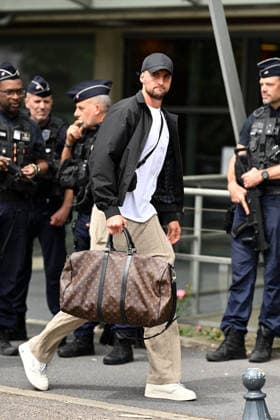 FOOTBALL : Depart de L Equipe de France pour rejoindre les Etats Unis pour participer à la coupe du monde de la FIFA - 10 06 2026 Adrien Rabiot - L Equipe de France de football s envole du Bourget pour rejoindre Boston aux Etats Unis pour participer à la coupe du monde de la FIFA (du 11 juin au 19 juillet, aux Etats-Unis, au Canada et au Mexique), le 10 juin 2026. The French national football team is flying from Le Bourget to Boston in the United States to participate in the FIFA World Cup, WM, Weltmeisterschaft, Fussball (from June 11 to July 19, in the United States, Canada and Mexico), on June 10, 2026. Le BourgetFrance Copyright: xPierrexPerusseaux xBestimagex