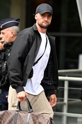 FOOTBALL : Depart de L Equipe de France pour rejoindre les Etats Unis pour participer à la coupe du monde de la FIFA - 10 06 2026 Adrien Rabiot - L Equipe de France de football s envole du Bourget pour rejoindre Boston aux Etats Unis pour participer à la coupe du monde de la FIFA (du 11 juin au 19 juillet, aux Etats-Unis, au Canada et au Mexique), le 10 juin 2026. The French national football team is flying from Le Bourget to Boston in the United States to participate in the FIFA World Cup, WM, Weltmeisterschaft, Fussball (from June 11 to July 19, in the United States, Canada and Mexico), on June 10, 2026. Le BourgetFrance Copyright: xPierrexPerusseaux xBestimagex