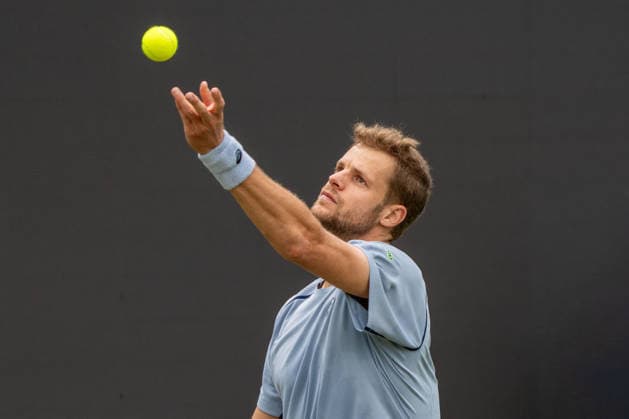 Yannick Hanfmann, Aufschlag, Mattia Bellucci vs. Yannick Hanfmann, Tennis, ATP, Tennis Herren Turnier, Boss-Open, Center-Court, Achtelfinale, 10.06.2026, Mattia Bellucci vs. Yannick Hanfmann, Tennis, ATP-Turnier, Boss-Open, Center-Court, Achtelfinale, 10.06.2026, Stuttgart