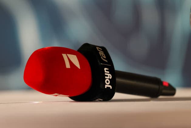 Ein Mikrofon von Pro Sieben, Joyn und ran, Themenfoto, Themenbild, Symbolbild, Symbolfoto, GER, Auslosung zur IHF Handball-Weltmeisterschaft der Maenner 2027, 10.06.2026, GER, Auslosung zur IHF Handball-Weltmeisterschaft der Maenner 2027, 10.06.2026 Muenchen