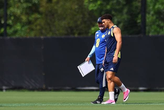Steve Clarke head coach of Scotland and Che Adams of Scotland Scotland Training Session and press conference, PK, Pressekonferenz 2026 FIFA World Cup, WM, Weltmeisterschaft, Fussball Football, Atrium Health Performance Park, Charlotte, USA - 10 Jun 2026Charlotte Atrium Health Performance Park United States of America EDITORIAL USE ONLY No use with unauthorised audio, video, data, fixture lists, club league logos or live services. Online in-match use limited to 120 images, no video emulation. No use in betting, games or single club league player publications. Copyright: xMichaelxZemanek Shutterstockx 16919987ab