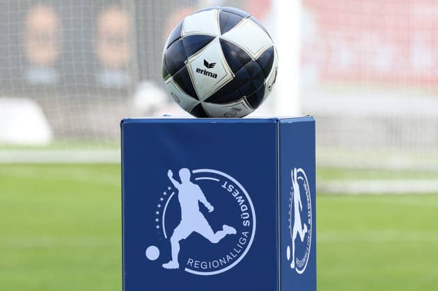 10.06.2026, xrekx, Fussball Relegation Regionalliga Suedwest , FK Pirmasens - VfR Mannheim v.l. Matchball, Ballsäule, Ballsaeule Symbolfoto, Symbolbild, Symbol Stadion, symbolic photo, symbolic image, symbolic stadium (DFL DFB REGULATIONS PROHIBIT ANY USE OF PHOTOGRAPHS as IMAGE SEQUENCES and or QUASI-VIDEO) Pirmasens