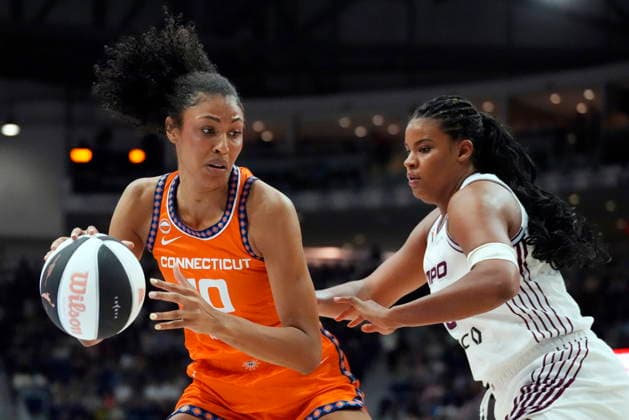 June 10, 2026, Toronto, On, CANADA: Connecticut Sun s Olivia Nelson-Ododa (10) drives around Toronto Tempo s Nyara Sabally (8) during first half WNBA, Basketball Damen, USA action in Toronto, Wednesday, June 10, 2026. Canada News - June 10, 2026 - ZUMAc35_ 20260610_zaf_c35_202 Copyright: xFrankxGunnx