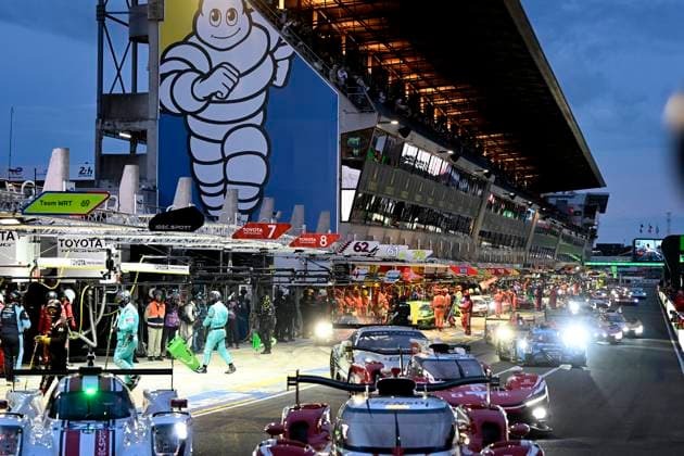 Motorsport, 24 Stunden von Le Mans, Training und Qualifikation #2 24 HEURES DU MANS PHOTOPQR OUEST FRANCE Marc OLLIVIER ; Le Mans ; 10 06 2026 ; Essais libres de nuit Sur le circuit des 24h du Mans, la journée de mercredi 10 juin 2026 est consacrée aux essais libres et aux essais qualificatifs. Pour les équipes, la mise au point de leur voiture sur le tracé unique de 13,626 km se précise. 94e édition des 24 Heures du Mans ( Sarthe ). At the 24 Hours of Le Mans circuit, Wednesday, June 10, 2026, is dedicated to free practice and qualifying. For the teams, the fine-tuning of their cars on the unique 13.626 km track is taking shape. 94th edition of the 24 Hours of Le Mans (Sarthe) Le Mans France Copyright: xPHOTOPQR OUESTxFRANCE MAXPPPxMarcxOLLIVIERx 20260611OFR1024 20260611OFR1024