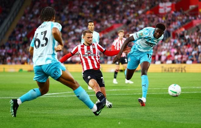 Leo Scienza of Southampton scores a goal to make the score 1-0. Southampton v West Ham United, EFL Carabao Cup, Second Round, Football, St Mary s Stadium, Southampton, UK - 25 Aug 2026Southampton St Mary s Stadium United Kingdom EDITORIAL USE ONLY No use with unauthorised audio, video, data, fixture lists, club league logos or live services. Online in-match use limited to 120 images, no video emulation. No use in betting, games or single club league player publications. Copyright: xJamesxMarsh Shutterstockx 17114998ap
