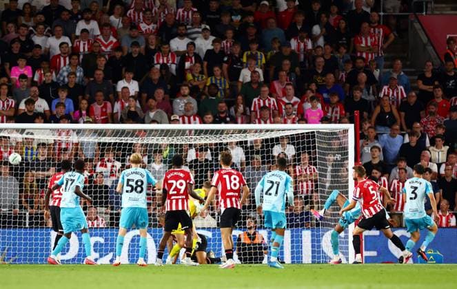 Joshua Ajala of West Ham United scores a goal to make the score 1-1. Southampton v West Ham United, EFL Carabao Cup, Second Round, Football, St Mary s Stadium, Southampton, UK - 25 Aug 2026Southampton St Mary s Stadium United Kingdom EDITORIAL USE ONLY No use with unauthorised audio, video, data, fixture lists, club league logos or live services. Online in-match use limited to 120 images, no video emulation. No use in betting, games or single club league player publications. Copyright: xJamesxMarsh Shutterstockx 17114998bi
