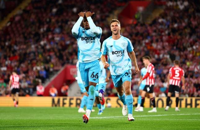 Joshua Ajala of West Ham United celebrates scoring a goal after making the score 1-2. Southampton v West Ham United, EFL Carabao Cup, Second Round, Football, St Mary s Stadium, Southampton, UK - 25 Aug 2026Southampton St Mary s Stadium United Kingdom EDITORIAL USE ONLY No use with unauthorised audio, video, data, fixture lists, club league logos or live services. Online in-match use limited to 120 images, no video emulation. No use in betting, games or single club league player publications. Copyright: xJamesxMarsh Shutterstockx 17114998bq