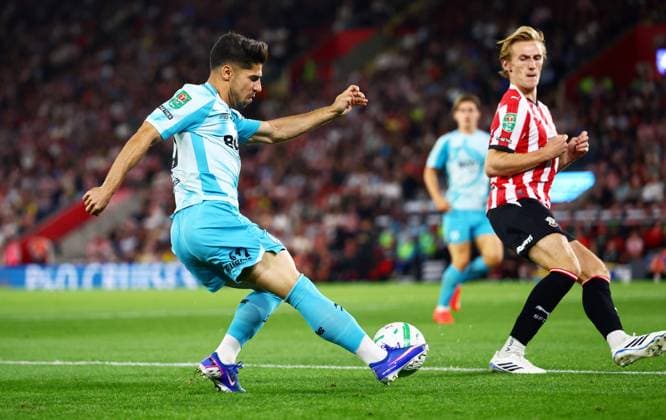 Manor Solomon of West Ham United. Southampton v West Ham United, EFL Carabao Cup, Second Round, Football, St Mary s Stadium, Southampton, UK - 25 Aug 2026Southampton St Mary s Stadium United Kingdom EDITORIAL USE ONLY No use with unauthorised audio, video, data, fixture lists, club league logos or live services. Online in-match use limited to 120 images, no video emulation. No use in betting, games or single club league player publications. Copyright: xJamesxMarsh Shutterstockx 17114998bw