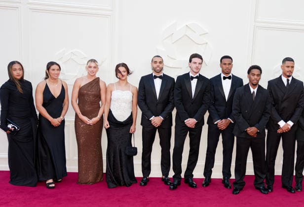 August 25, 2026, Manchester, United Kingdom: OLIVIA SMITH (ARSENAL WOMEN), MARIONA CALDENTEY (ARSENAL WOMEN), ALESSIA RUSSO (ARSENAL WOMEN), EMILY FOX (ARSENAL WOMEN), DAVID RAYA (ARSENAL MEN), DECLAN RICE (ARSENAL MEN), JURRIEN TIMBER (ARSENAL MEN), GABRIEL MAGALHAES (ARSENAL MEN) AND WILLIAM SALIBA (ARSENAL MEN). the PFA Player of the Year Awards 2026, Manchester Opera House UK Manchester United, ManU Kingdom - ZUMAp211 20260825_aap_p211_021 Copyright: xAndyxVonxPipx