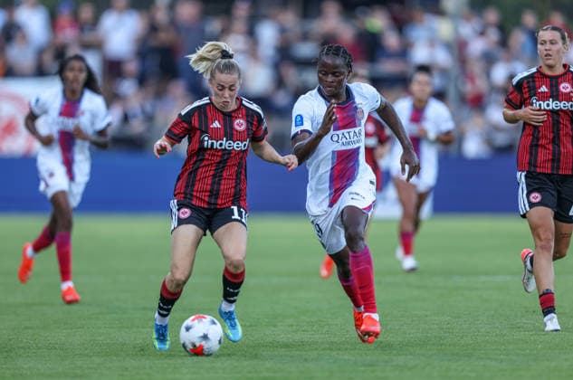 GER, Frankfurt, Eintracht Frankfurt vs Paris Saint-Germain, UEFA Womens Champions League, Fussball, UEFA, Spielzeit 2026 2027, Stadion am Brentanobad, 3. Quali-Runde, Hinspiel im Bild v.l.: Nina Lührsen (Eintracht Frankfurt Frauen 11), Merveille Kanjinga (Paris Saint-Germain Frauen 19) DFB DFL REGULATIONS PROHIBIT ANY USE OF PHOTOGRAPHS AS IMAGE SEQUENCES AND OR QUASI-VIDEO, 26.08.2026 Copyright: HMBxMedia HendrikxHamelau