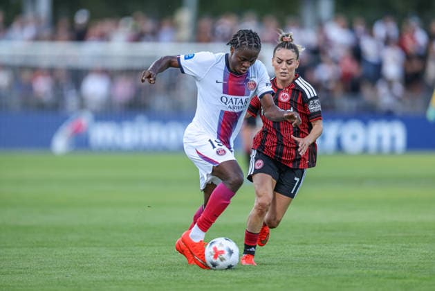 GER, Frankfurt, Eintracht Frankfurt vs Paris Saint-Germain, UEFA Womens Champions League, Fussball, UEFA, Spielzeit 2026 2027, Stadion am Brentanobad, 3. Quali-Runde, Hinspiel im Bild v.l.: Merveille Kanjinga (Paris Saint-Germain Frauen 19), Ereleta Memeti (Eintracht Frankfurt Frauen 7) DFB DFL REGULATIONS PROHIBIT ANY USE OF PHOTOGRAPHS AS IMAGE SEQUENCES AND OR QUASI-VIDEO, 26.08.2026 Copyright: HMBxMedia HendrikxHamelau
