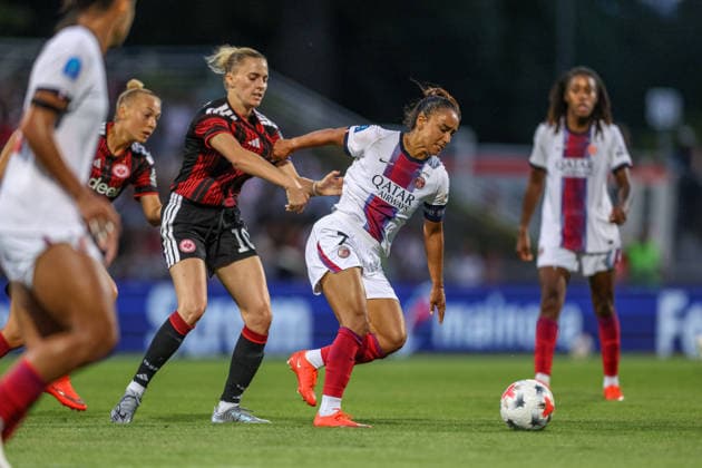 GER, Frankfurt, Eintracht Frankfurt vs Paris Saint-Germain, UEFA Womens Champions League, Fussball, UEFA, Spielzeit 2026 2027, Stadion am Brentanobad, 3. Quali-Runde, Hinspiel im Bild v.l.: Laura Freigang (Eintracht Frankfurt Frauen 10), Sakina Karchaoui (Paris Saint-Germain Frauen 7) DFB DFL REGULATIONS PROHIBIT ANY USE OF PHOTOGRAPHS AS IMAGE SEQUENCES AND OR QUASI-VIDEO, 26.08.2026 Copyright: HMBxMedia HendrikxHamelau