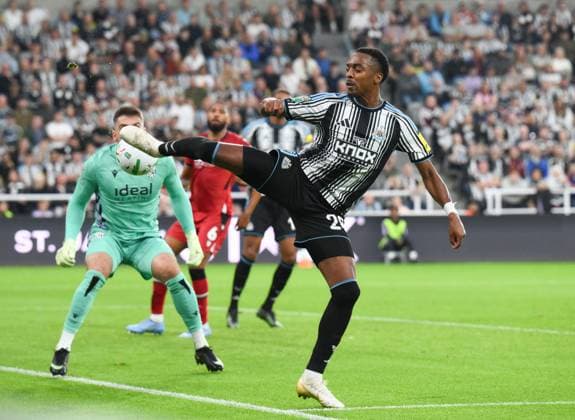 Joe Willock of Newcastle United in action Newcastle United v West Bromwich Albion, EFL Carabao Cup, Second Round, Football, St James Park, Newcastle, UK - 26 Aug 2026Newcastle St James Park United Kingdom EDITORIAL USE ONLY No use with unauthorised audio, video, data, fixture lists, club league logos or live services. Online in-match use limited to 120 images, no video emulation. No use in betting, games or single club league player publications. Copyright: xRichardxLee Shutterstockx 17115059aj