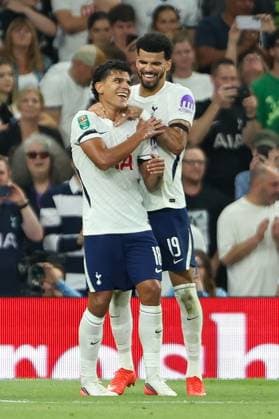 Dominic Solanke of Tottenham Hotspur celebrates scoring his team s second goal of the match with teammate Mateus Fernandes Tottenham Hotspur v Charlton Athletic, EFL Carabao Cup, Second Round, Football, Tottenham Hotspur Stadium, London, UK, 26 08 2026, England - 26 Aug 2026London Tottenham Hotspur Stadium England United Kingdom EDITORIAL USE ONLY No use with unauthorised audio, video, data, fixture lists, club league logos or live services. Online in-match use limited to 120 images, no video emulation. No use in betting, games or single club league player publications. Copyright: xHanc WiredxPhotos Shutterstockx 17118212y