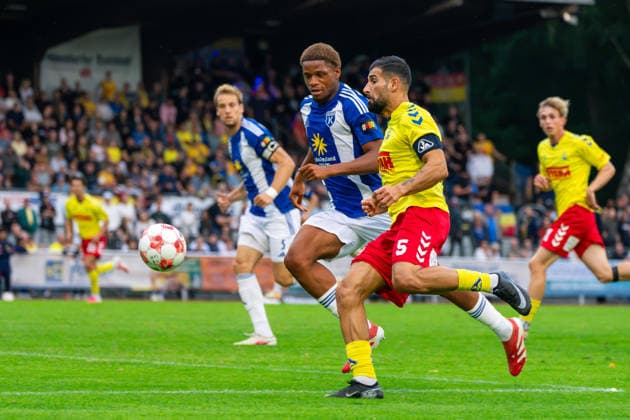 Ibrahim Temin (SV Atlas Delmenhorst, 5), Jubes Ticha (BSV Kickers Emden, 29), Deutschland: Fussball, Regionalliga Nord, Saison 2026 27, 5. Spieltag, 26.08.2026, SV Atlas Delmenhorst vs BSV Kickers Emden, Stadion an der Düsternortstraße (Delmenhorst, Niedersachsen) Copyright: xLeonxFrickx
