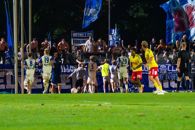 Tor zum 2:3 durch Luc Ihorst (BSV Kickers Emden, 14), Torjubel, Freude, Emotionen, Deutschland: Fussball, Regionalliga Nord, Saison 2026 27, 5. Spieltag, 26.08.2026, SV Atlas Delmenhorst vs BSV Kickers Emden, Stadion an der Düsternortstraße (Delmenhorst, Niedersachsen) Copyright: xLeonxFrickx