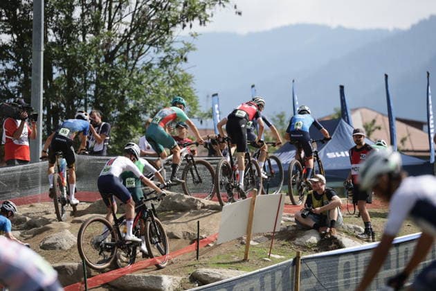 27.08.2026, Daolasa di Commezzadura, Val di Sole Bikeland, 2026 UCI MTB World Championship, WM, Weltmeisterschaft Men Junior s XCO (Cross Country Olympic) Jacob Steed 108 (GBR), Mihai-Bogdan Brinza 35 (ROU), Jose Emilio Rodriguez Delgado 115 (MEX), Benedek Berencsi 93 (HUN), Joel Stoffel 66 (SUI), Giovanni Bosio 45 (ITA) Daolasa di Commezzadura Val di Sole Bikeland Trento Italy Copyright: xJustPictures.ch FrancescoxMinghettix jp-en-FrMi-MNG_0037
