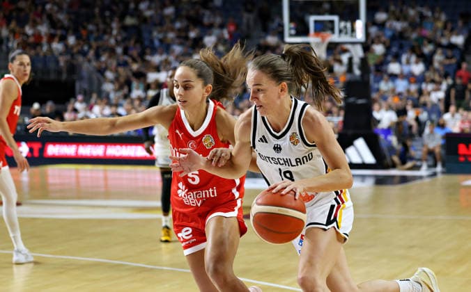 v.l. Ceren Akpinar (Türkei Damen 05), Britta Daub (Deutschland Damen 19) Deutschland vs. Tuerkei, Basketball, DBB, Frauen, Freundschaftsspiel, 27.08.2026 Deutschland vs. Tuerkei, Basketball, DBB, Frauen, Freundschaftsspiel, 27.08.2026 Koeln Copyright: xEibner-Pressefotox xThomasxStoeckerx EP_TSR