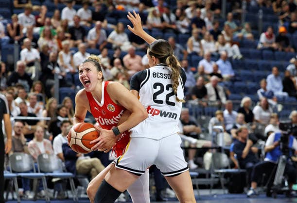 v.l. Elif Bayram (Tuerkei Damen 11), Emily Bessoir (Deutschland Damen 22) Deutschland vs. Tuerkei, Basketball, DBB, Frauen, Freundschaftsspiel, 27.08.2026 Deutschland vs. Tuerkei, Basketball, DBB, Frauen, Freundschaftsspiel, 27.08.2026 Koeln Copyright: xEibner-Pressefotox xThomasxStoeckerx EP_TSR