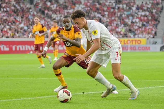 Tawanda Maswanhise (Motherwell FC, 18), Derry Scherhant (SC Freiburg, 07). am Ball. GER, SC Freiburg vs Motherwell FC, Fussball, Uefa Conference League, Playoff Rueckspiel, Saison 2026 2027, 27.08.2026 GER, SC Freiburg vs Motherwell FC, Fussball, Uefa Conference League, Playoff Rueckspiel, Saison 2026 2027, 27.08.2026 Freiburg Copyright: xEibner-Pressefotox EP_THS