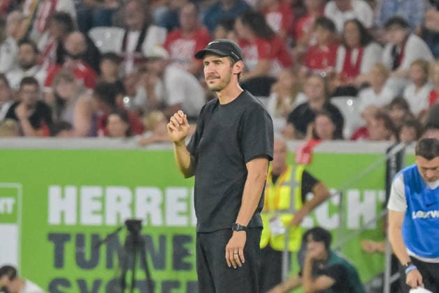 Julian Schuster (SC Freiburg, Trainer) mit Gestik. GER, SC Freiburg vs Motherwell FC, Fussball, Uefa Conference League, Playoff Rueckspiel, Saison 2026 2027, 27.08.2026 GER, SC Freiburg vs Motherwell FC, Fussball, Uefa Conference League, Playoff Rueckspiel, Saison 2026 2027, 27.08.2026 Freiburg Copyright: xEibner-Pressefotox EP_THS