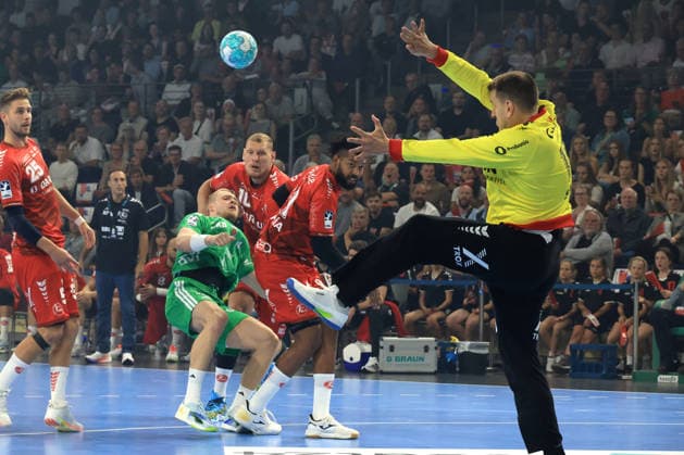 27.08.2026, GER Deutschland, Handball, 1.Bundesliga, 27.08.2026, Saison 2026 2027, Berlin, Fuechse Berlin vs Melsungen Matthes Langhoff ( Fuechse Berlin 25 ), Dariel Garcia ( MT Melsungen 31 ), Kristof Palasics ( MT Melsungen 32 ), Dainis Kristopans ( MT Melsungen 10 ) Berlin Max-Schmeling-Halle Berlin Deutschland Copyright: xNordphotox xEnglerx