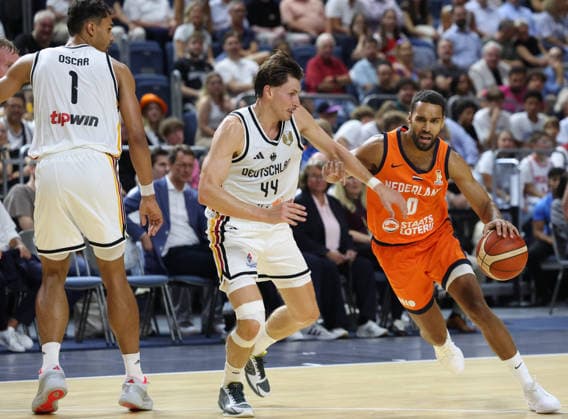 v.l. Oscar da Silva (Deutschland Herren 01), David Kraemer (Deutschland Herren 44), Yannick Franke (Niederlande Herren 00) Deutschland vs. Niederlande, Basketball, DBB, FIBA Basketball World Cup 2027, European Qualifiers, 27.08.2026 Deutschland vs. Niederlande, Basketball, DBB, FIBA Basketball World Cup 2027, European Qualifiers, 27.08.2026 Koeln Copyright: xEibner-Pressefotox xThomasxStoeckerx EP_TSR