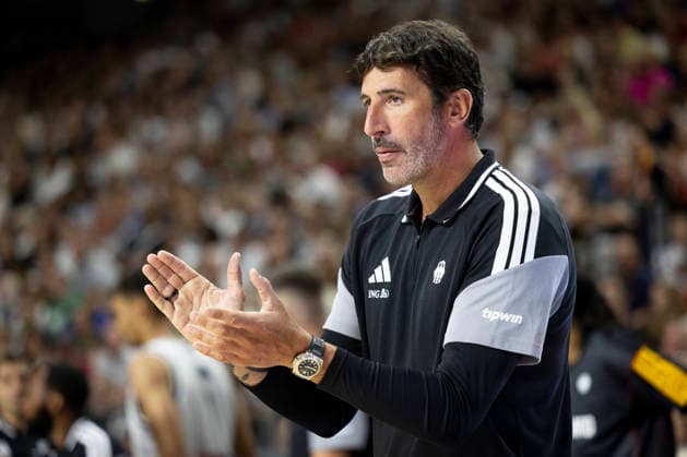 Bundestrainer Alex MUMBRU (GER) klatscht fuer sein Team, Geste, Klatschen, Freude, Einzelbild, Basketball Laenderspiel WM Qualifikation Deutschland (GER) - Niederlande (NED), Endstand 99:83, FIBA Basketball World Cup European Qualifiers, 2nd Round, Group K, am 27.08.2026, in Koeln Lanxess Arena;
