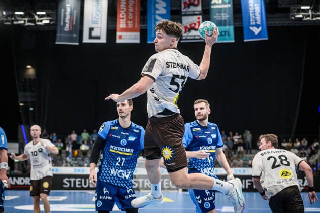 Soeren Steinhaus (Bergischer HC, 53), dahinter Philipp Meyer (TVB Stuttgart, 27) und Samuel Roethlisberger (TVB Stuttgart, 17) GER, TVB Stuttgart - Bergischer HC, Opel HBL, Handball, Bundesliga, 1. Spieltag, Spielzeit 2026 2027, 28.08.2026 GER, TVB Stuttgart - Bergischer HC, Opel HBL, Handball, Bundesliga, 1. Spieltag, Spielzeit 2026 2027, 28.08.2026 Stuttgart Copyright: xSandyxDinkelackerx EP_SDR