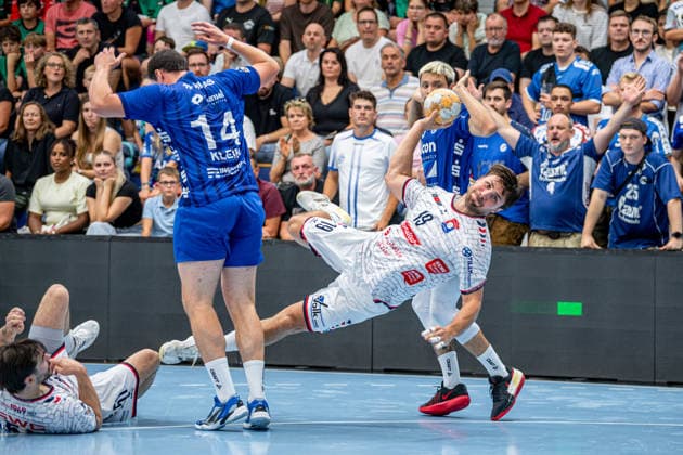 2. HBL; TV Hüttenberg - TV Großwallstadt, 28.08.26 Vit Reichl (TV Hüttenberg, 19), Dmytro Redkyn (TV Großwallstadt, 19), Hendrik Schreiber (TV Hüttenberg, 51), Jannek Klein (TV Großwallstadt, 14), . 2. HBL; TV Hüttenberg - TV Großwallstadt: Hüttenberg, 28.08.26 Copyright: xBEAUTIFULxSPORTS Roeczeyx