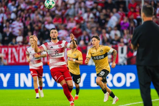 Yassine Bouchama (Fortuna Düsseldorf, 05) will den Ball runter holen, Nicolas Sessa (VFB Stuttagrt II, 10) Fortuna Duesseldorf vs. VFB Stuttgart II, Fussball, 3.Liga, 03.Spieltag, Saison 2026 27, 28.08.2026, DFL REGULATIONS PROHIBIT ANY USE OF PHOTOGRAPHS AS IMAGE SEQUENCES AND OR QUASI-VIDEO, Fortuna Duesseldorf vs. VFB Stuttgart II, Fussball, 3.Liga, 3.Spieltag, Saison 2026 27, 28.08.2026 Düsseldorf Copyright: xEibner-Pressefoto LukasxBaldygax EP_LBA