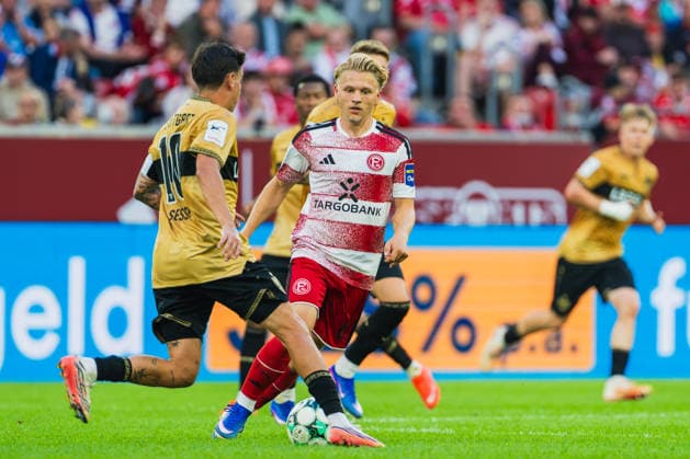 Nicolas Sessa (VFB Stuttagrt II, 10) im Zweikampf mit Andreas Mueller (Fortuna Düsseldorf, 06) Fortuna Duesseldorf vs. VFB Stuttgart II, Fussball, 3.Liga, 03.Spieltag, Saison 2026 27, 28.08.2026, DFL REGULATIONS PROHIBIT ANY USE OF PHOTOGRAPHS AS IMAGE SEQUENCES AND OR QUASI-VIDEO, Fortuna Duesseldorf vs. VFB Stuttgart II, Fussball, 3.Liga, 3.Spieltag, Saison 2026 27, 28.08.2026 Düsseldorf Copyright: xEibner-Pressefoto LukasxBaldygax EP_LBA