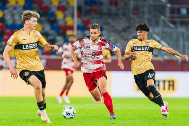 Yanik Spalt (VFB Stuttagrt II, 08), Tim Oberdorf (Fortuna Düsseldorf, 15) im Zweikampf mit Ertugrul Yigit (VFB Stuttagrt II, 19) Fortuna Duesseldorf vs. VFB Stuttgart II, Fussball, 3.Liga, 03.Spieltag, Saison 2026 27, 28.08.2026, DFL REGULATIONS PROHIBIT ANY USE OF PHOTOGRAPHS AS IMAGE SEQUENCES AND OR QUASI-VIDEO, Fortuna Duesseldorf vs. VFB Stuttgart II, Fussball, 3.Liga, 3.Spieltag, Saison 2026 27, 28.08.2026 Düsseldorf Copyright: xEibner-Pressefoto LukasxBaldygax EP_LBA