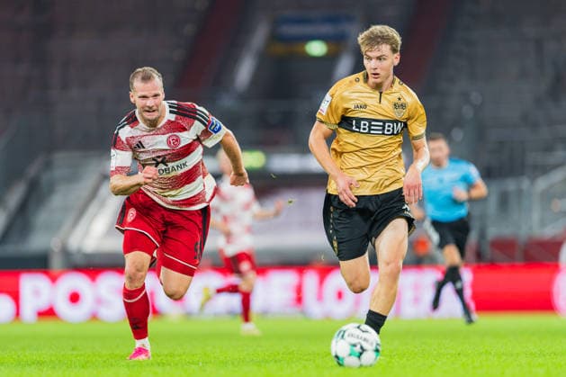 Eric Hottmann (Fortuna Düsseldorf, 09) versucht den Ball von Yanik Spalt (VFB Stuttagrt II, 08) zu erlaufen, Zweikampf Fortuna Duesseldorf vs. VFB Stuttgart II, Fussball, 3.Liga, 03.Spieltag, Saison 2026 27, 28.08.2026, DFL REGULATIONS PROHIBIT ANY USE OF PHOTOGRAPHS AS IMAGE SEQUENCES AND OR QUASI-VIDEO, Fortuna Duesseldorf vs. VFB Stuttgart II, Fussball, 3.Liga, 3.Spieltag, Saison 2026 27, 28.08.2026 Düsseldorf Copyright: xEibner-Pressefoto LukasxBaldygax EP_LBA
