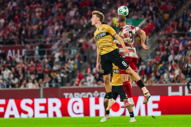 Kopfballzweikampf in der Luft zwischen Yanik Spalt (VFB Stuttagrt II, 08) und Eric Hottmann (Fortuna Düsseldorf, 09) Fortuna Duesseldorf vs. VFB Stuttgart II, Fussball, 3.Liga, 03.Spieltag, Saison 2026 27, 28.08.2026, DFL REGULATIONS PROHIBIT ANY USE OF PHOTOGRAPHS AS IMAGE SEQUENCES AND OR QUASI-VIDEO, Fortuna Duesseldorf vs. VFB Stuttgart II, Fussball, 3.Liga, 3.Spieltag, Saison 2026 27, 28.08.2026 Düsseldorf Copyright: xEibner-Pressefoto LukasxBaldygax EP_LBA