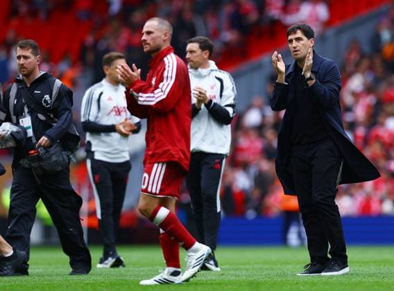 Liverpool manager Andoni Iraola thanks the fans at the end of the match Liverpool v Nottingham Forest, Premier League Football, Football, Anfield, Liverpool, UK - 29 Aug 2026Liverpool Anfield United Kingdom EDITORIAL USE ONLY No use with unauthorised audio, video, data, fixture lists, club league logos or live services. Online in-match use limited to 120 images, no video emulation. No use in betting, games or single club league player publications. Copyright: xMattxWest Shutterstockx 17118964al
