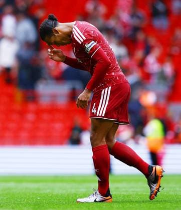 Virgil van Dijk of Liverpool at the end of the match Liverpool v Nottingham Forest, Premier League Football, Football, Anfield, Liverpool, UK - 29 Aug 2026Liverpool Anfield United Kingdom EDITORIAL USE ONLY No use with unauthorised audio, video, data, fixture lists, club league logos or live services. Online in-match use limited to 120 images, no video emulation. No use in betting, games or single club league player publications. Copyright: xMattxWest Shutterstockx 17118964an
