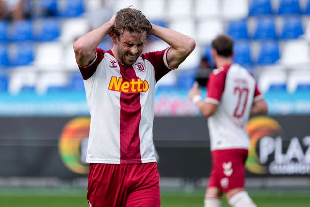 v.li.: David Philipp (Regensburg, 8), Lucas Hermes (Regensburg, 27), Spieler vom SSV Jahn Regensburg, enttäuscht schauend, Enttäuschung, Frustration, disappointed, pessimistisch, Aktion, Action, Spielszene, 29.08.2026, Sinsheim (Deutschland), Fussball, 3. Liga, TSG 1899 Hoffenheim II - SSV Jahn Regensburg, DFB DFL REGULATIONS PROHIBIT ANY USE OF PHOTOGRAPHS AS IMAGE SEQUENCES AND OR QUASI-VIDEO.