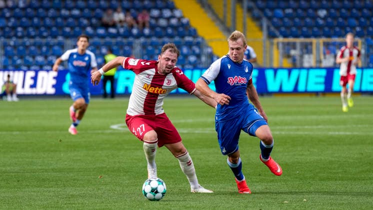 v.li.: Lucas Hermes (Regensburg, 27), Valentin Lässig (TSG II, 6), Zweikampf, Spielszene, Duell, duel, tackle, tackling, Dynamik, Action, Aktion, 29.08.2026, Sinsheim (Deutschland), Fussball, 3. Liga, TSG 1899 Hoffenheim II - SSV Jahn Regensburg, DFB DFL REGULATIONS PROHIBIT ANY USE OF PHOTOGRAPHS AS IMAGE SEQUENCES AND OR QUASI-VIDEO.